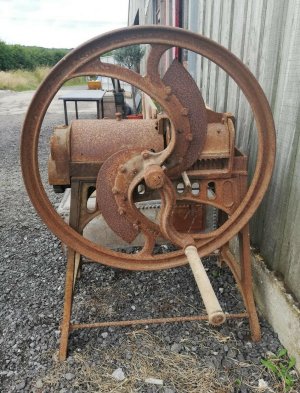 m1294-antique-agricultural-working-chaff-cutter-decorative-garden-item_11638_main_size3.jpg m1294-antique-agricultural-working-chaff-cutter-decorative-garden-item_11638_main_size3.jpg