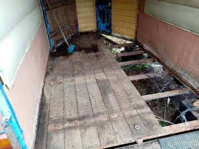 Original floor ripped out 02.jpg