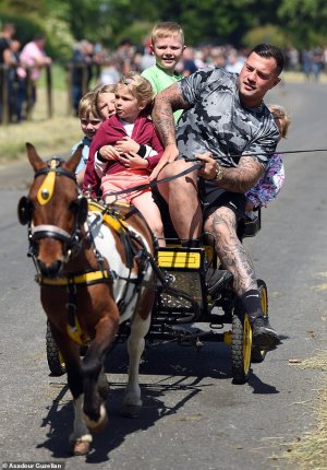 71913897-12172881-A_family_are_pulled_by_a_pony_and_trap_on_the_flashing_lane_outs-m-96_168623...jpg
